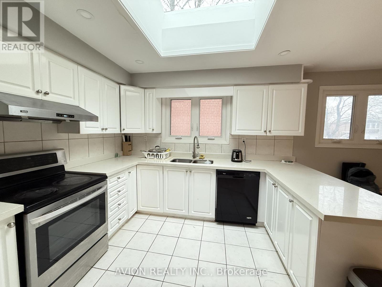 205 Torresdale Avenue, Toronto, Ontario  M2R 3E7 - Photo 4 - C12808164