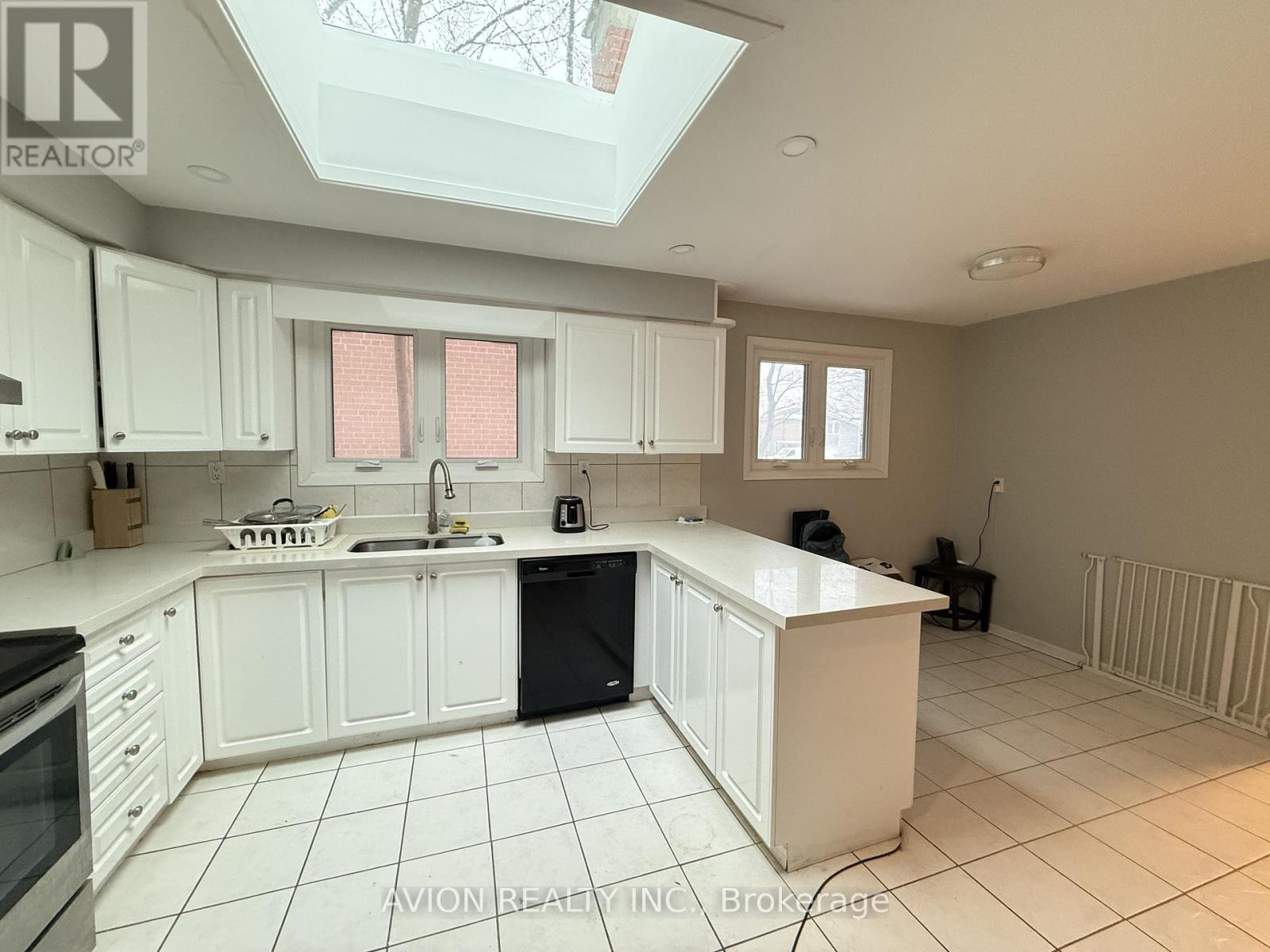 205 Torresdale Avenue, Toronto, Ontario  M2R 3E7 - Photo 5 - C12808164