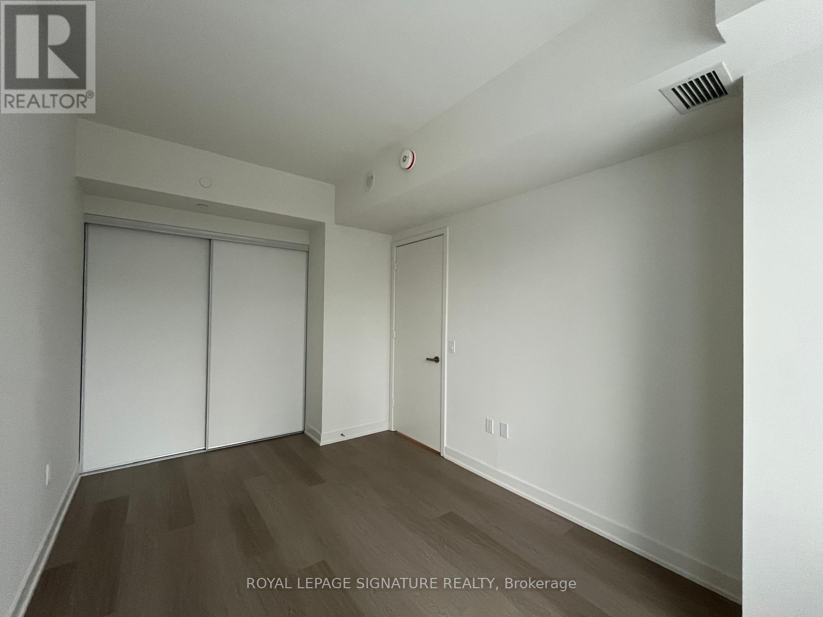 312 - 448 Burnhamthorpe Road W, Mississauga, Ontario  L5B 4M6 - Photo 6 - W12808162