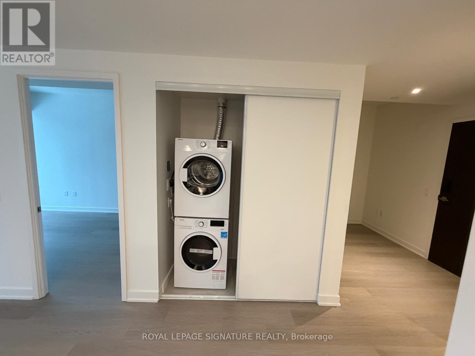 312 - 448 Burnhamthorpe Road W, Mississauga, Ontario  L5B 4M6 - Photo 8 - W12808162