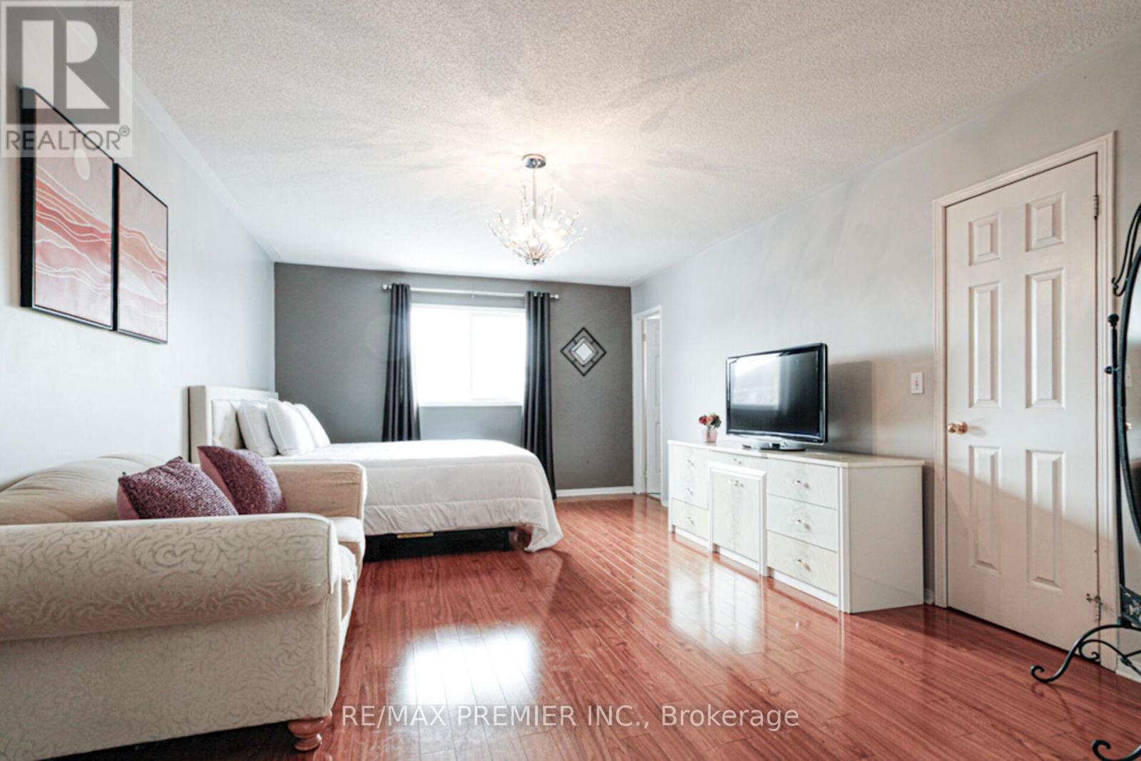 5272 Brookwood Court, Mississauga, Ontario  L5V 2N8 - Photo 20 - W12808172