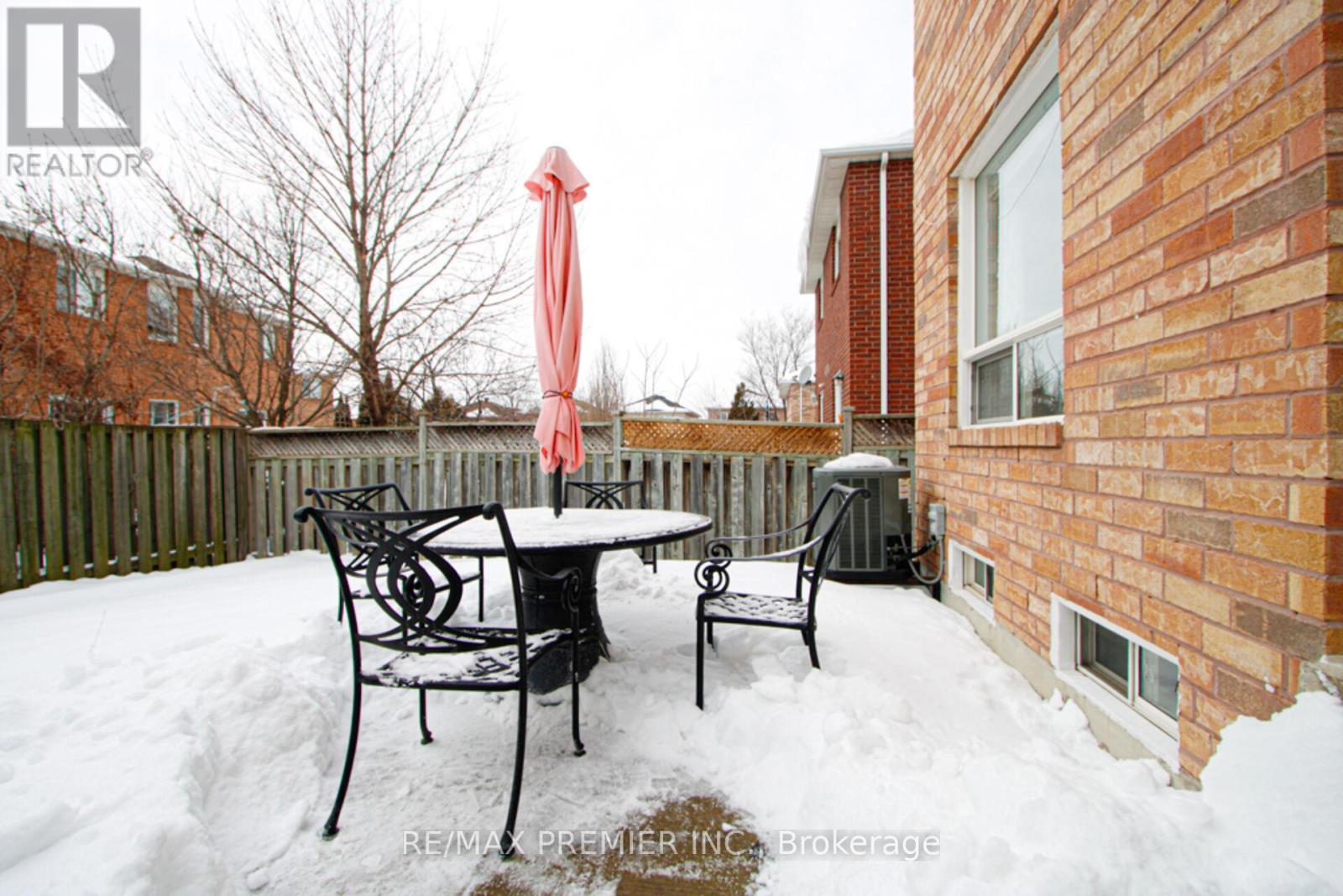 5272 Brookwood Court, Mississauga, Ontario  L5V 2N8 - Photo 3 - W12808172