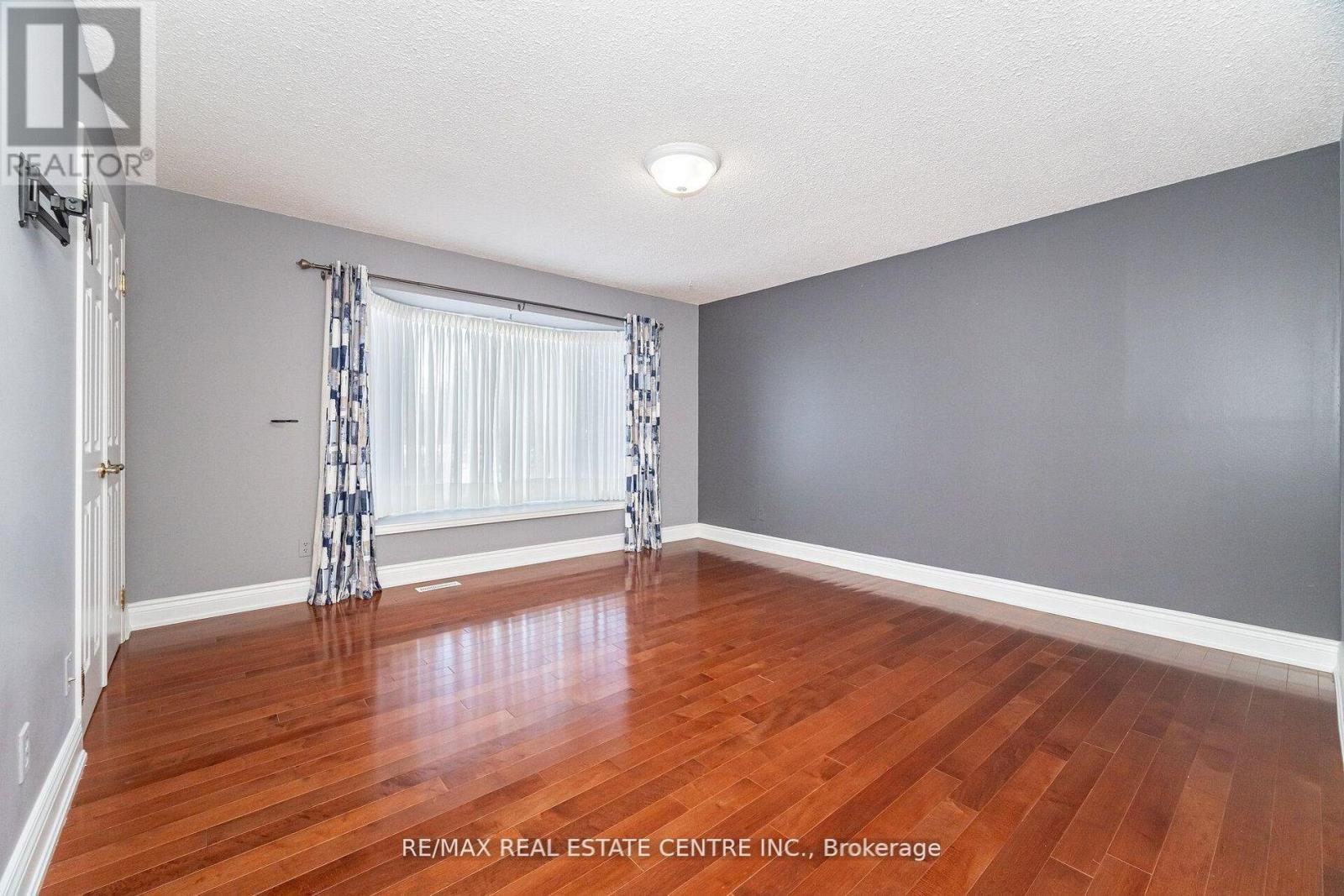 15 Brookbank Court, Brampton, Ontario  L6Z 3G4 - Photo 19 - W12808198