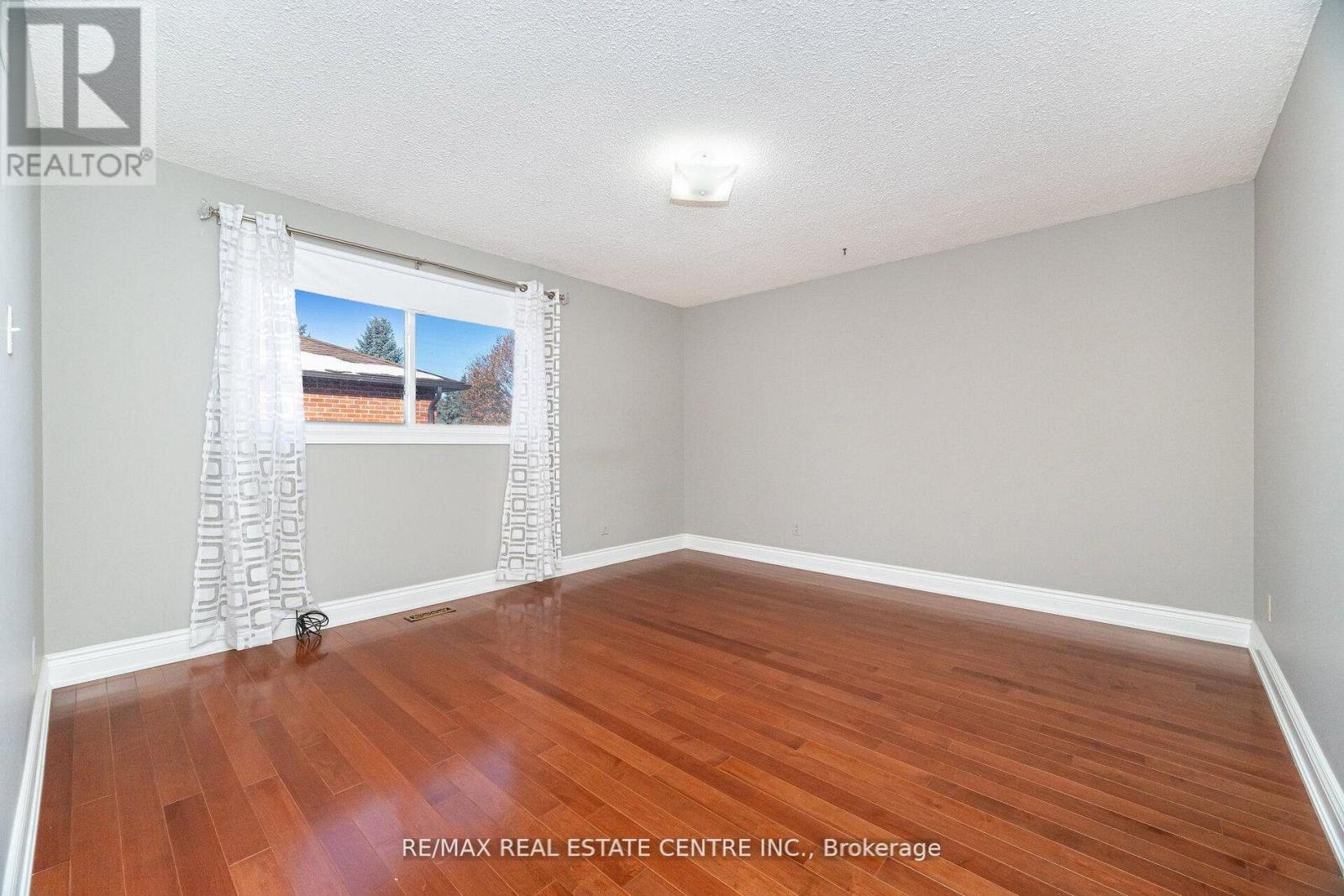 15 Brookbank Court, Brampton, Ontario  L6Z 3G4 - Photo 21 - W12808198