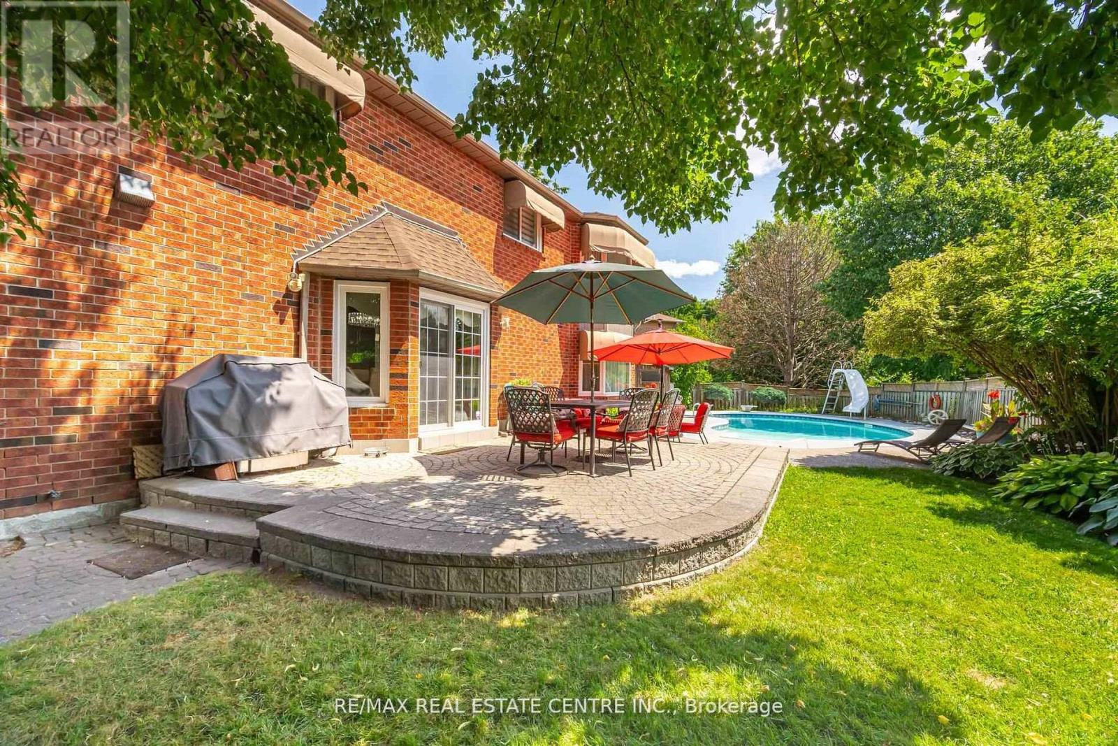 15 Brookbank Court, Brampton, Ontario  L6Z 3G4 - Photo 25 - W12808198