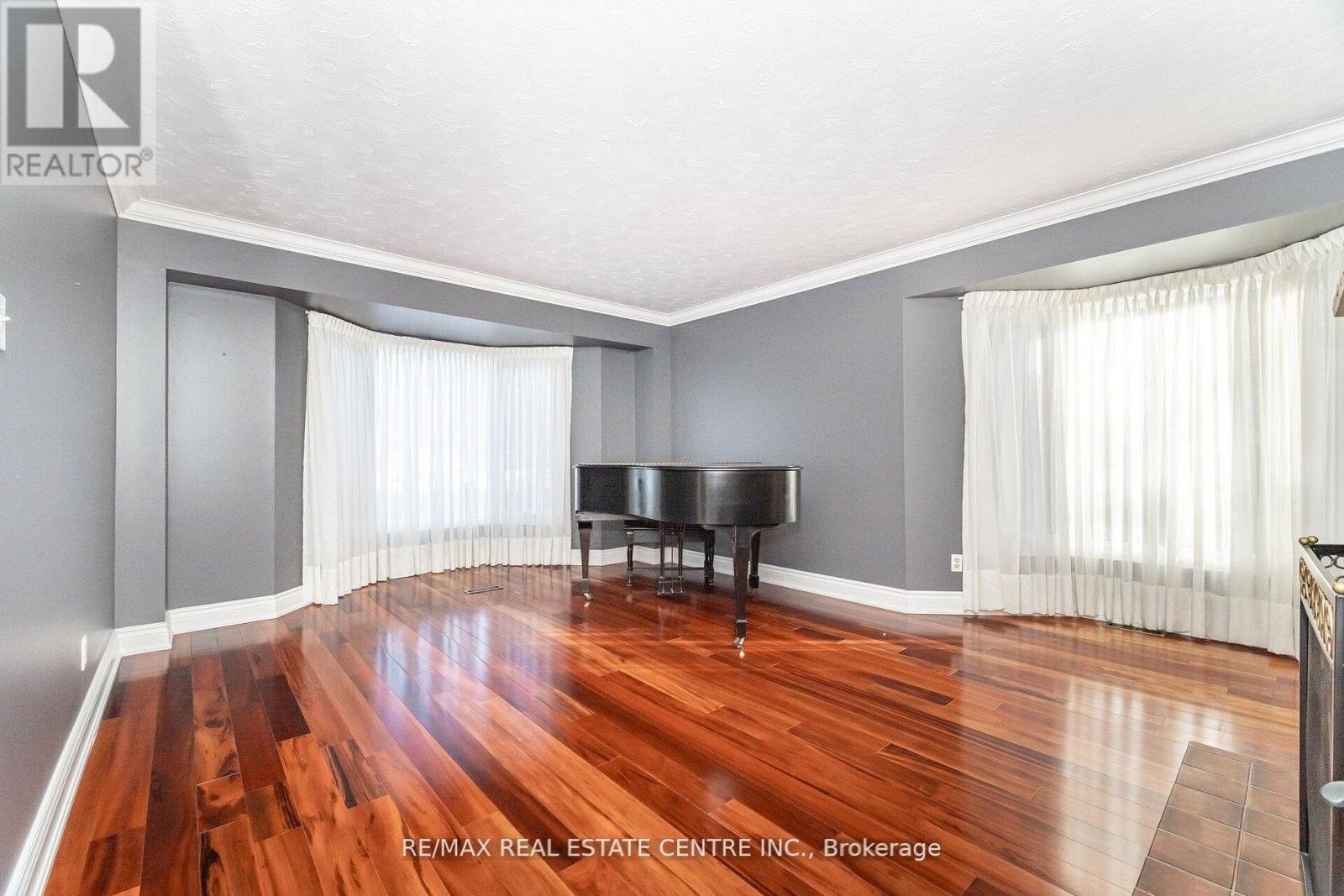 15 Brookbank Court, Brampton, Ontario  L6Z 3G4 - Photo 29 - W12808198