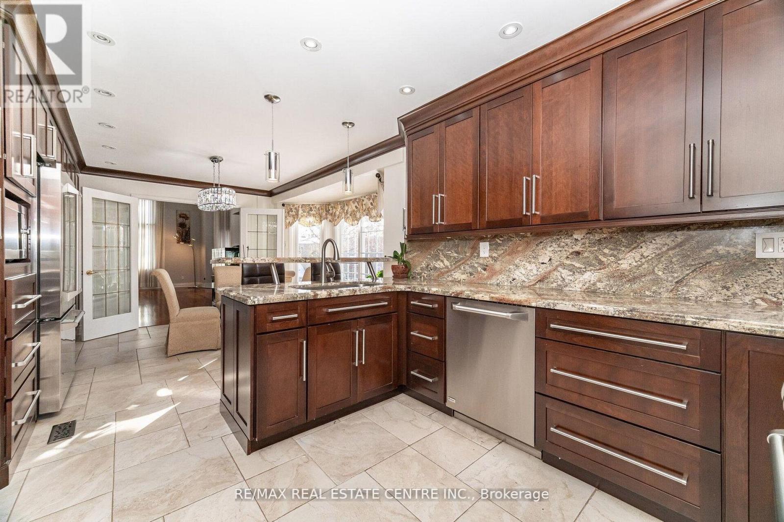 15 Brookbank Court, Brampton, Ontario  L6Z 3G4 - Photo 37 - W12808198