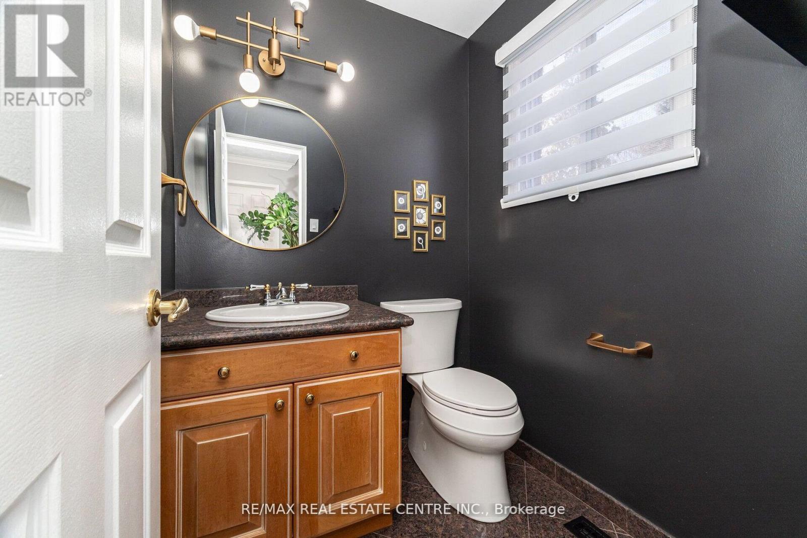 15 Brookbank Court, Brampton, Ontario  L6Z 3G4 - Photo 8 - W12808198