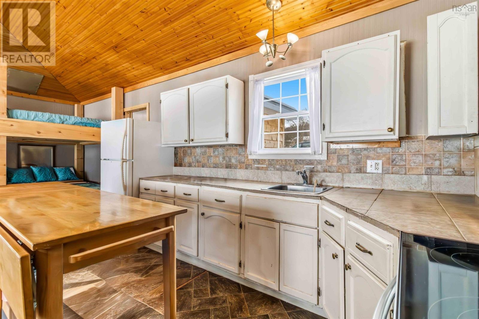 41 Eldoras Lane, Sheet Harbour, Nova Scotia  B0J 3B0 - Photo 7 - 202603153