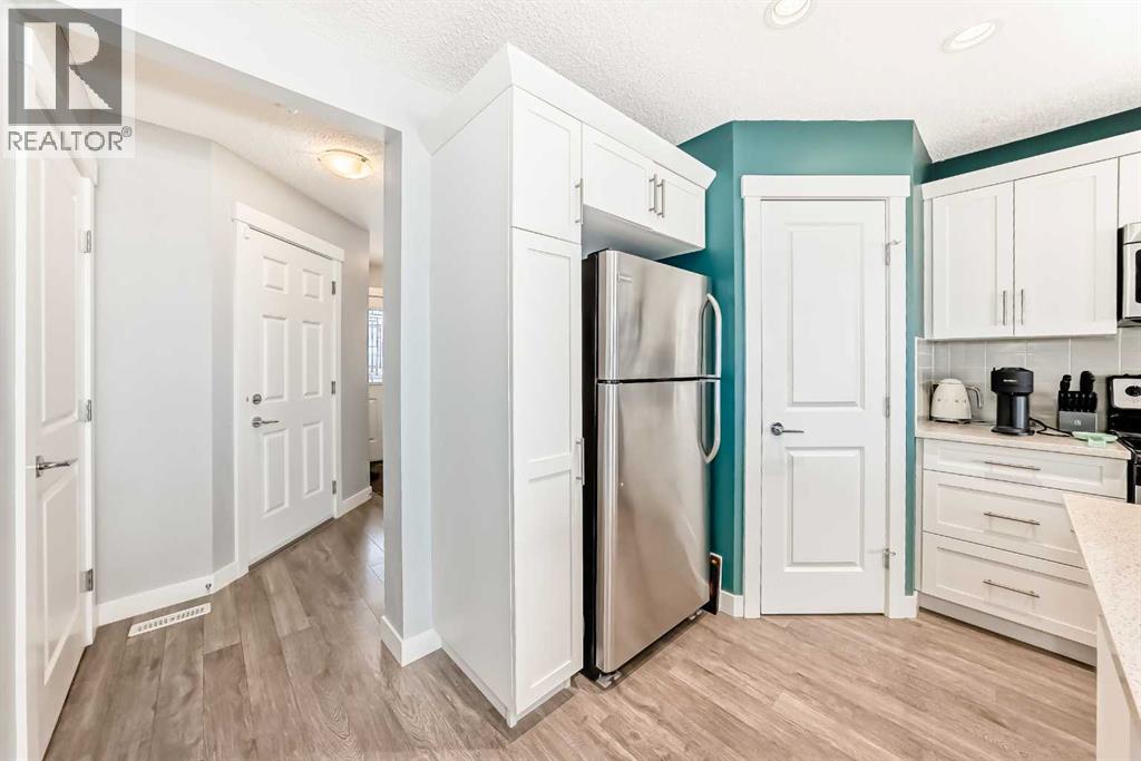 303 Sunrise View, Cochrane, Alberta  T4C 0Z7 - Photo 11 - A2287350