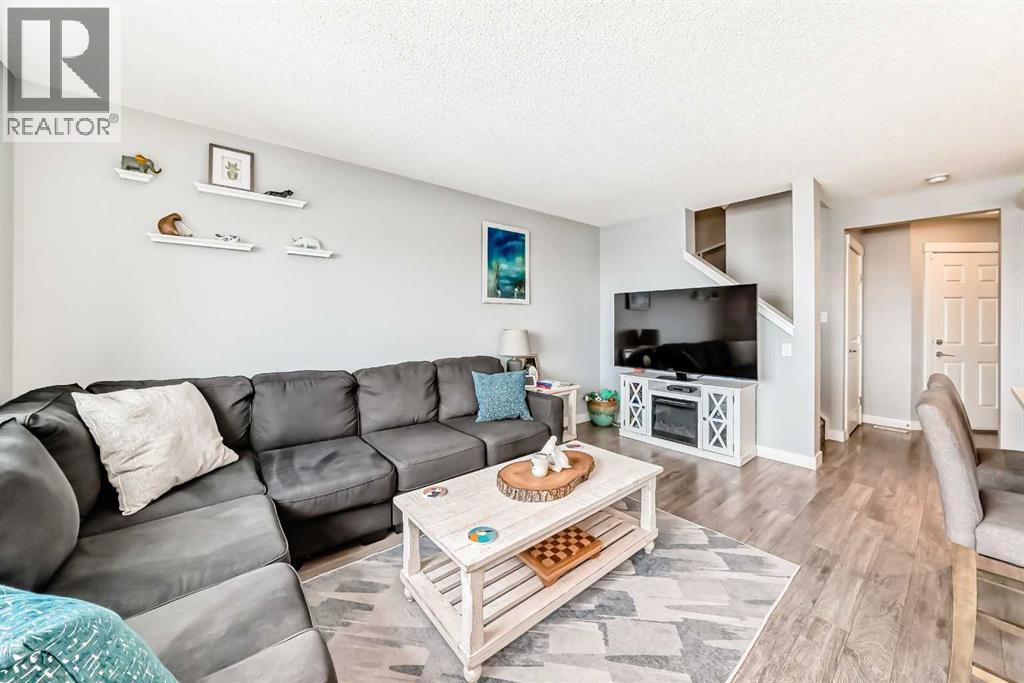 303 Sunrise View, Cochrane, Alberta  T4C 0Z7 - Photo 17 - A2287350