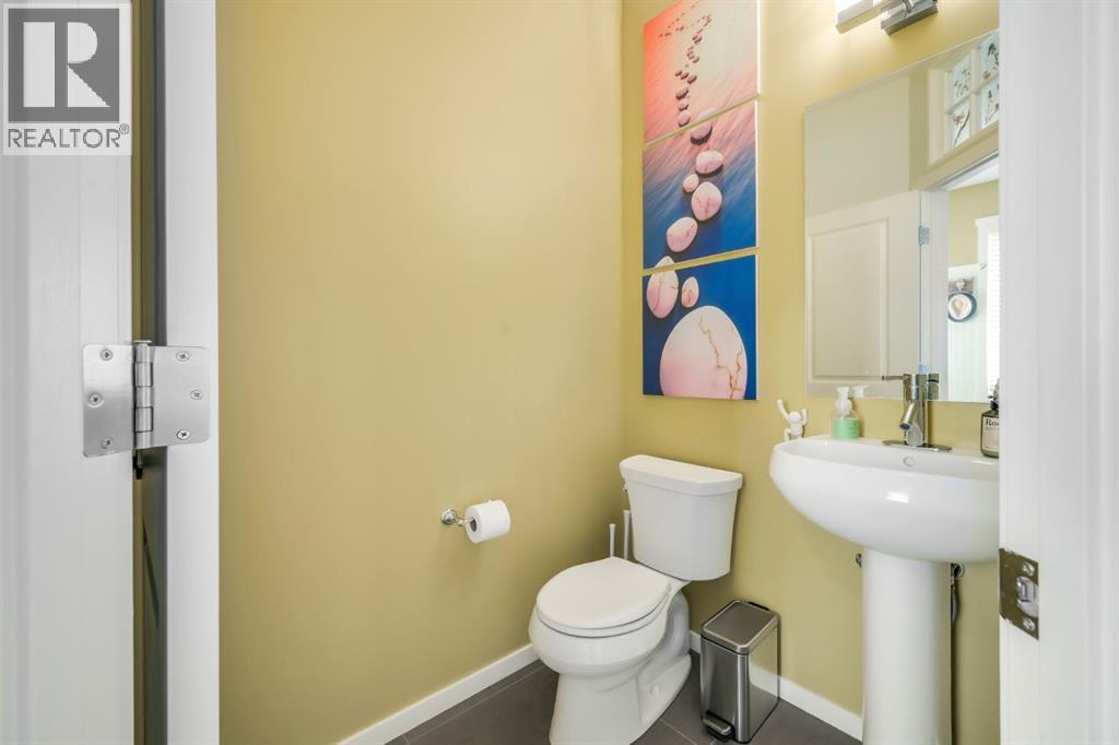 12 Sunrise View, Cochrane, Alberta  T4C 0W3 - Photo 16 - A2287157