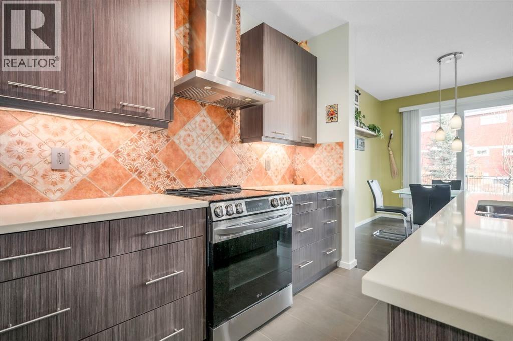 12 Sunrise View, Cochrane, Alberta  T4C 0W3 - Photo 6 - A2287157