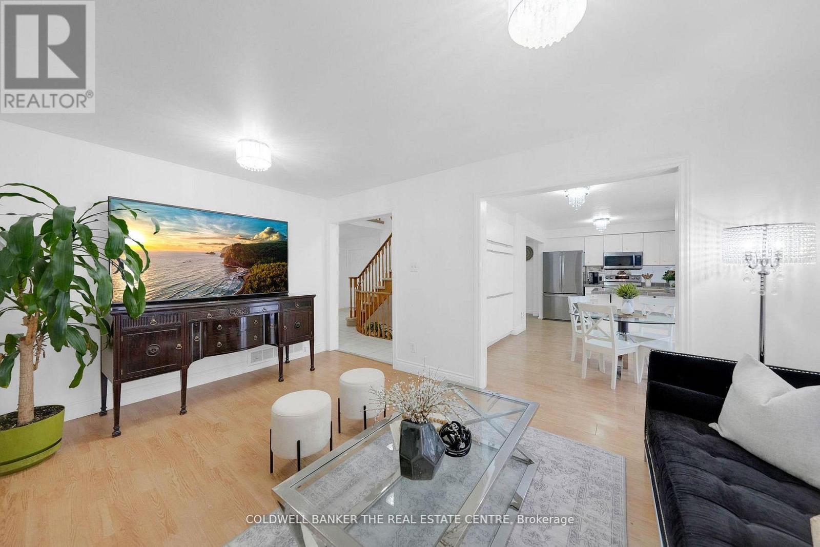 87 O'connor Crescent S, Richmond Hill, Ontario  L4C 7N9 - Photo 7 - N12808252