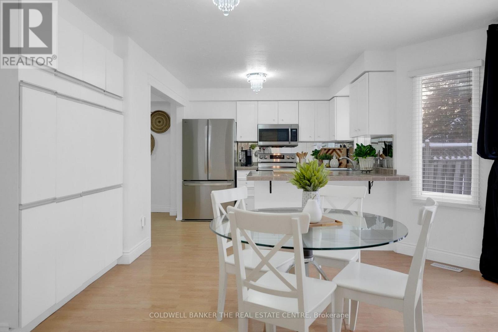 87 O'connor Crescent S, Richmond Hill, Ontario  L4C 7N9 - Photo 8 - N12808252