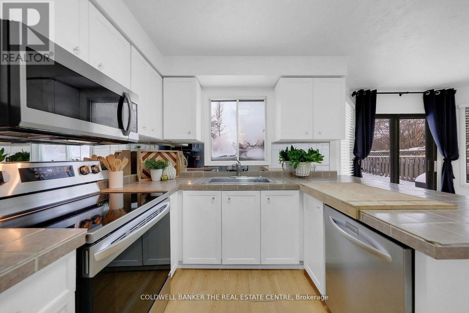 87 O'connor Crescent S, Richmond Hill, Ontario  L4C 7N9 - Photo 9 - N12808252