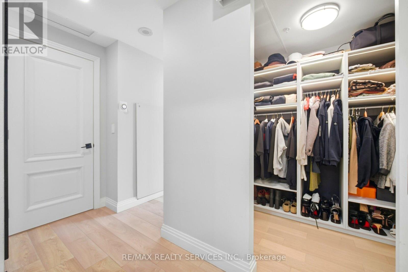 2209 - 180 University Avenue, Toronto, Ontario  M5H 0A2 - Photo 32 - C12808188