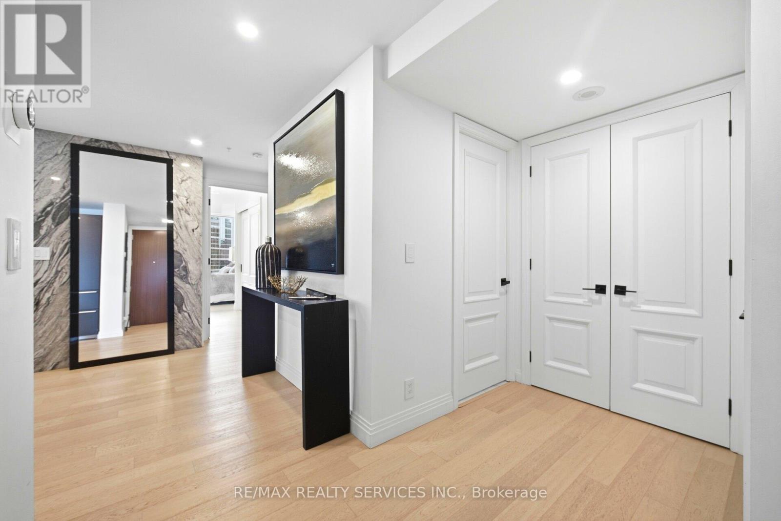 2209 - 180 University Avenue, Toronto, Ontario  M5H 0A2 - Photo 5 - C12808188