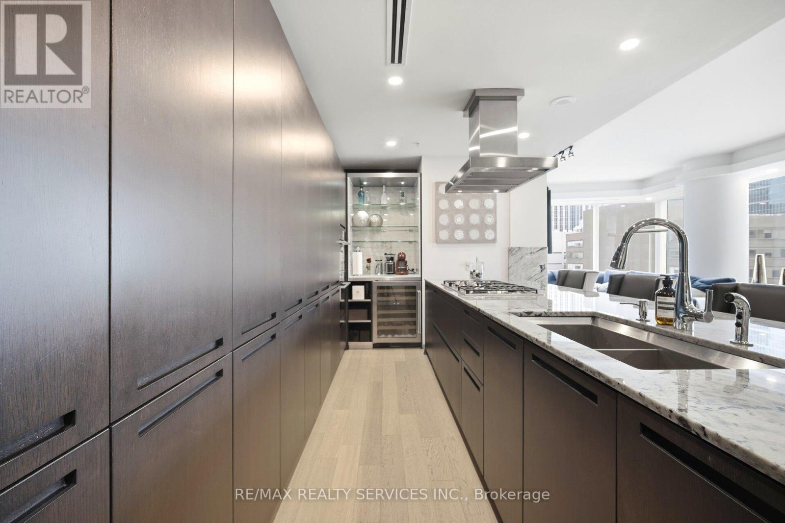 2209 - 180 University Avenue, Toronto, Ontario  M5H 0A2 - Photo 8 - C12808188