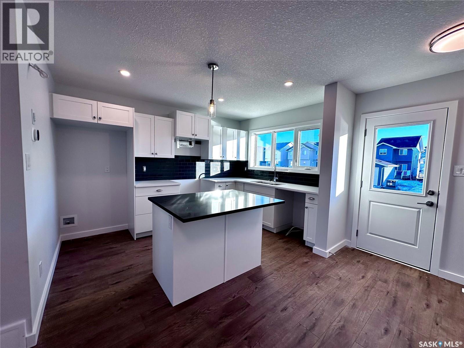 5457 Buckingham Drive E, Regina, Saskatchewan  S4V 4B5 - Photo 4 - SK028817