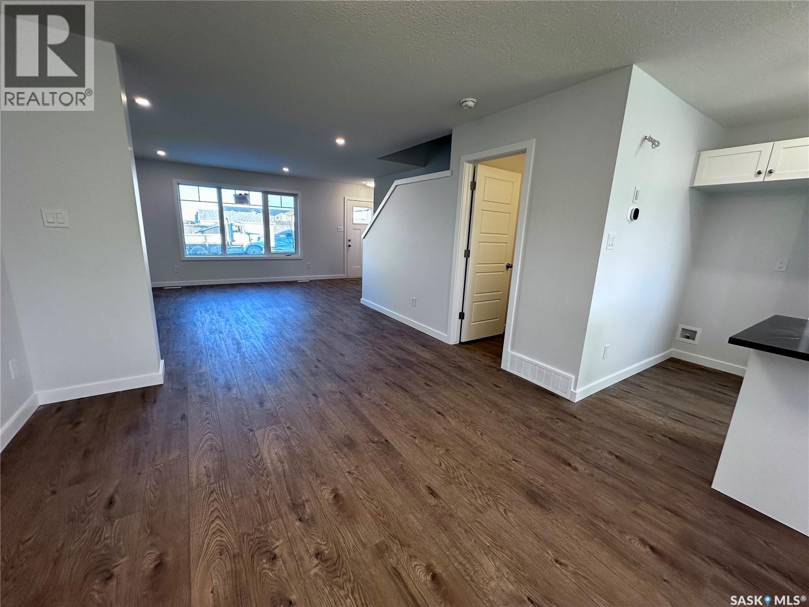 5457 Buckingham Drive E, Regina, Saskatchewan  S4V 4B5 - Photo 3 - SK028817