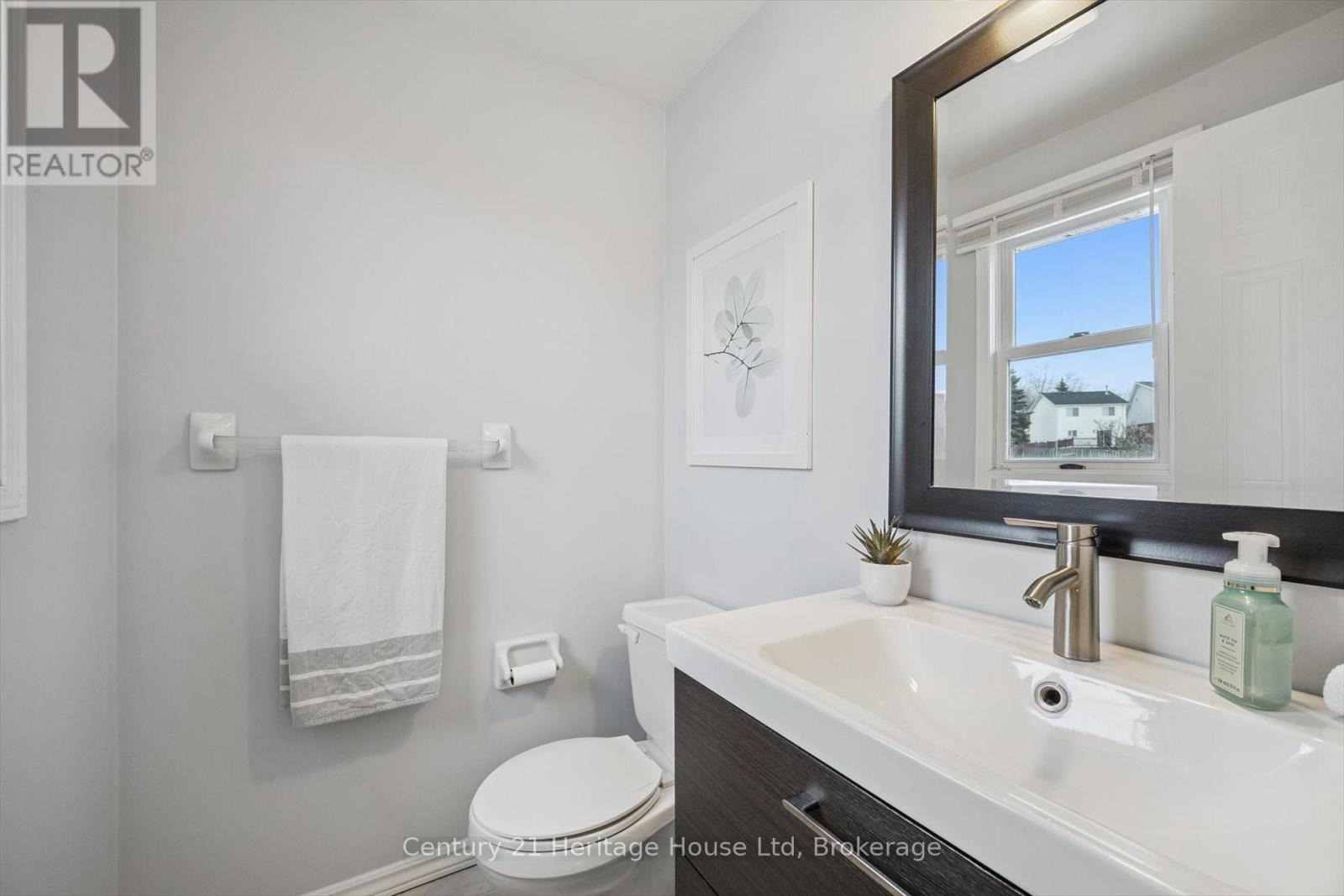 425 Misty Crescent, Kitchener, Ontario  N2B 3V7 - Photo 15 - X12808272