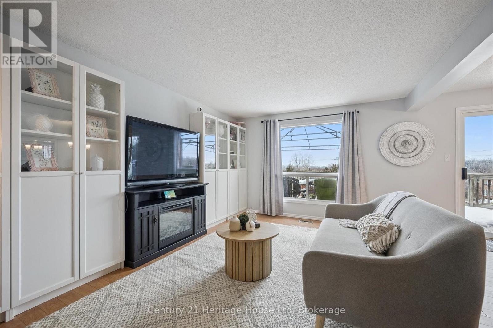 425 Misty Crescent, Kitchener, Ontario  N2B 3V7 - Photo 5 - X12808272