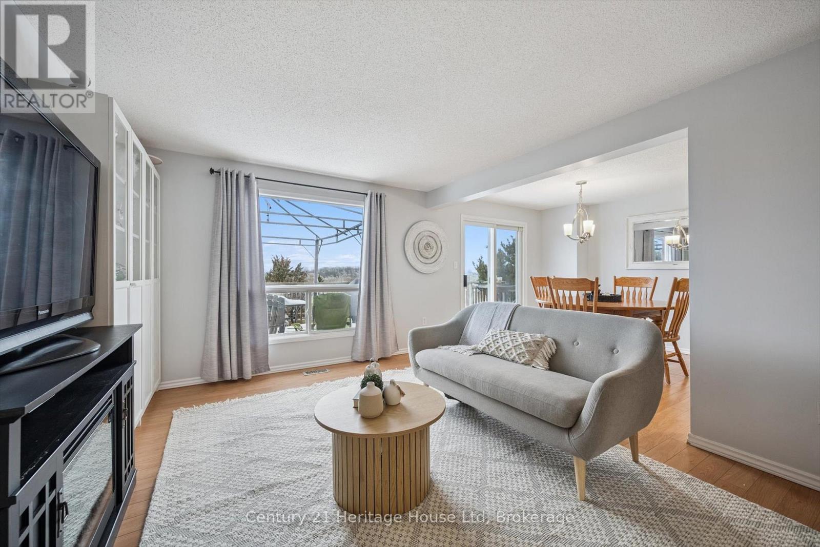 425 Misty Crescent, Kitchener, Ontario  N2B 3V7 - Photo 6 - X12808272