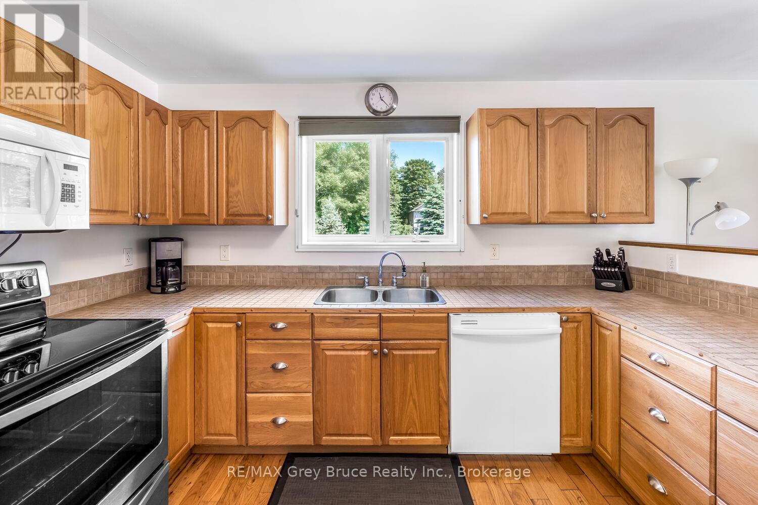 32 Sugarbush Road, South Bruce Peninsula, Ontario  N0H 2T0 - Photo 11 - X12808286