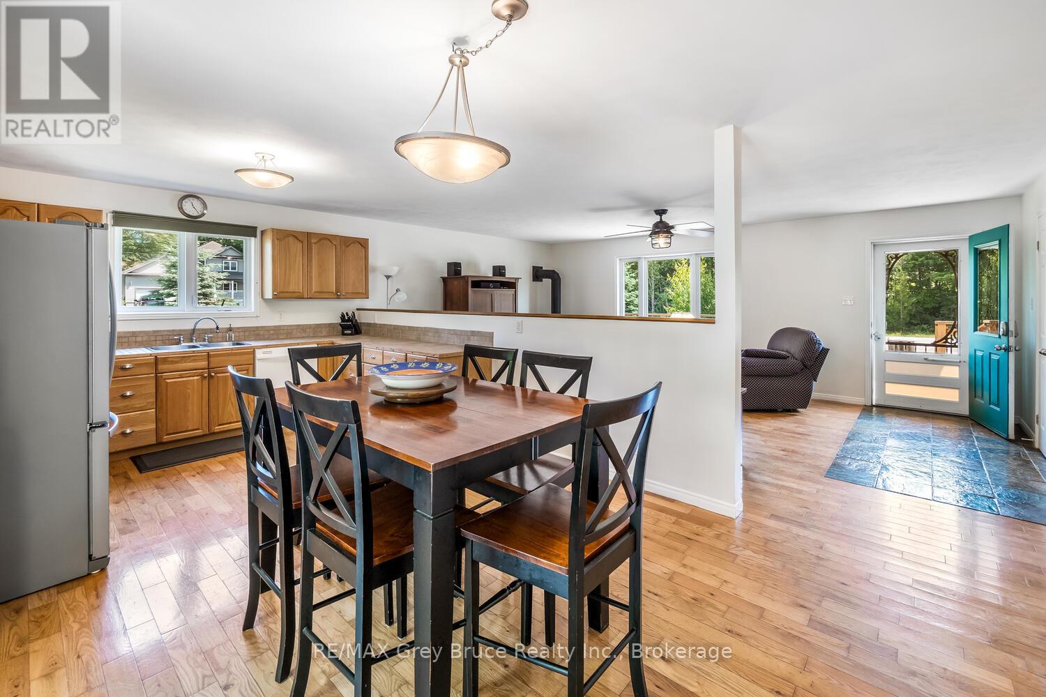 32 Sugarbush Road, South Bruce Peninsula, Ontario  N0H 2T0 - Photo 13 - X12808286