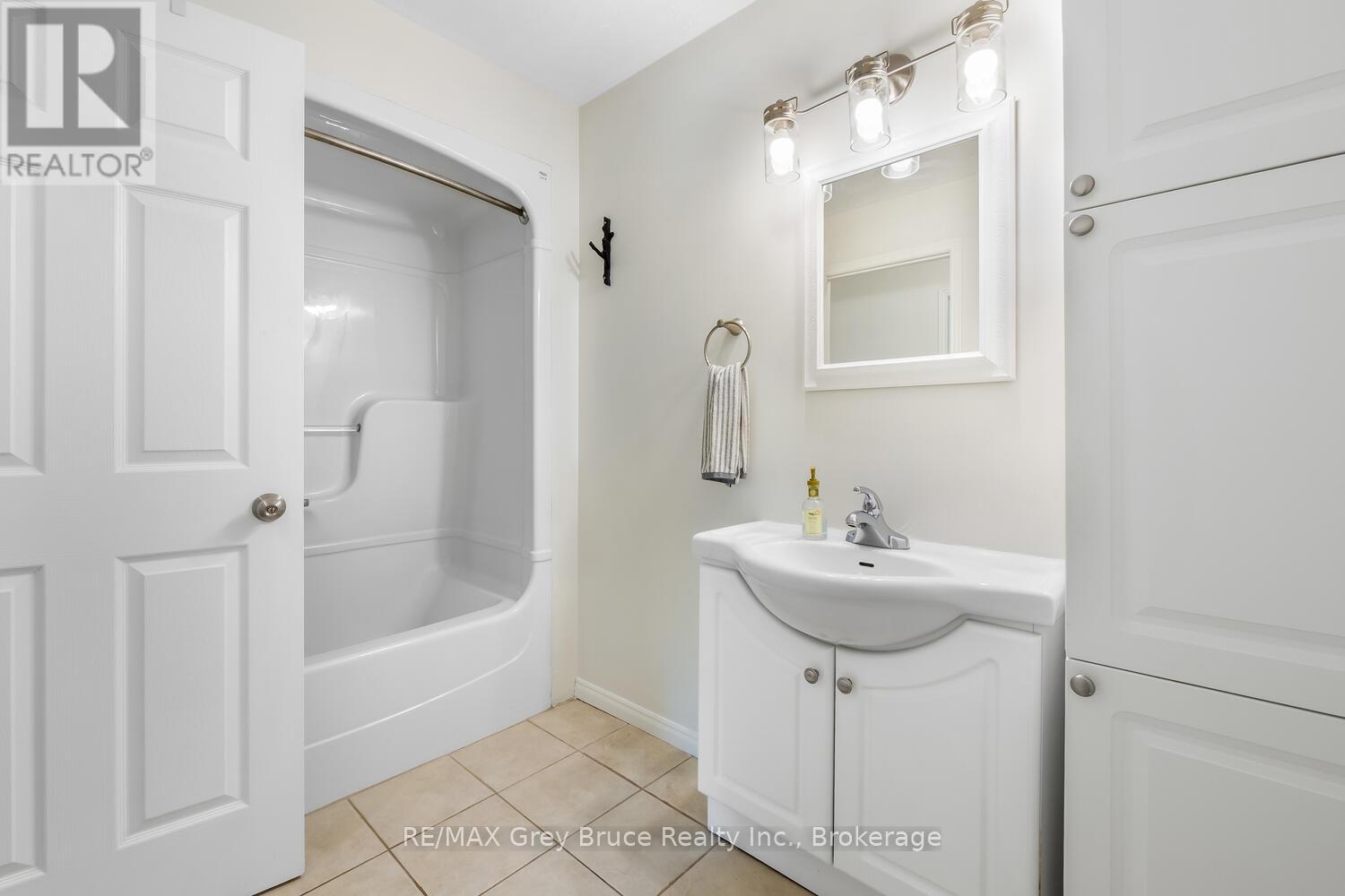 32 Sugarbush Road, South Bruce Peninsula, Ontario  N0H 2T0 - Photo 17 - X12808286