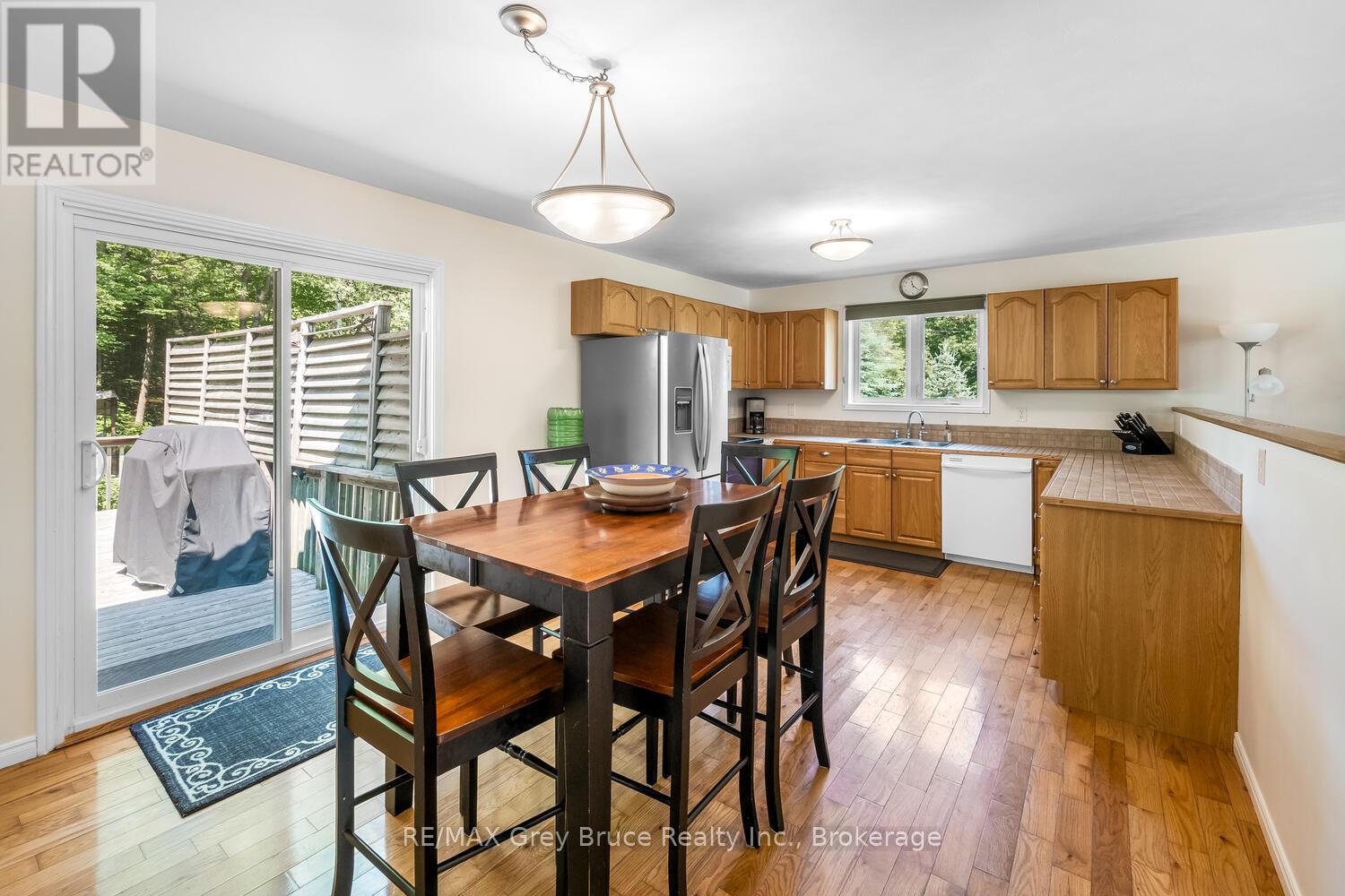 32 Sugarbush Road, South Bruce Peninsula, Ontario  N0H 2T0 - Photo 9 - X12808286