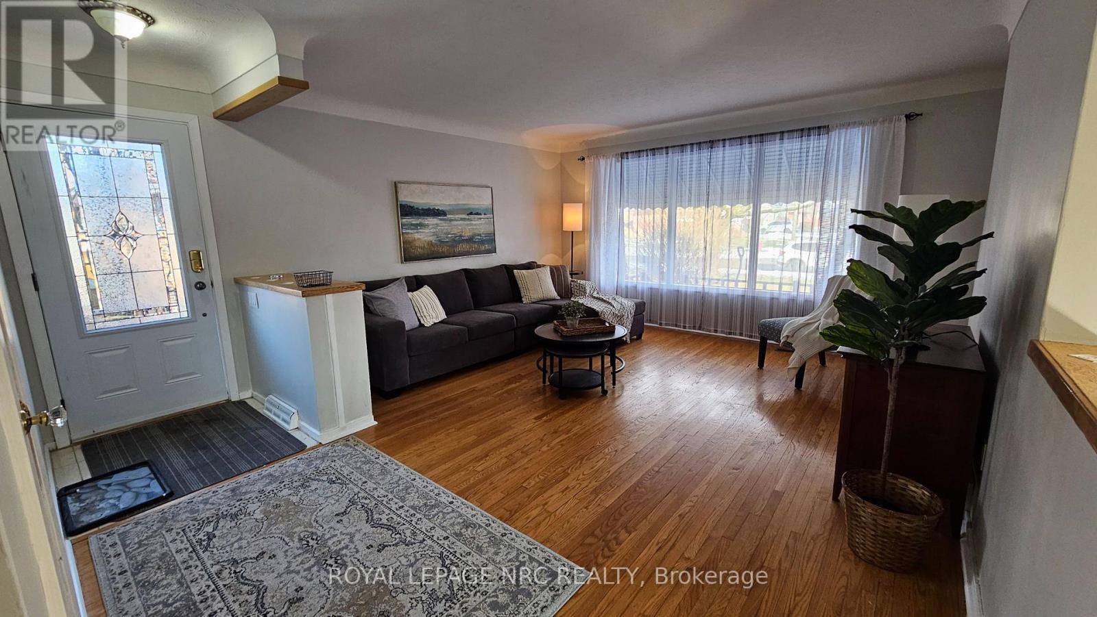 55 Connaught Avenue, Welland, Ontario  L3C 1G4 - Photo 2 - X12808282