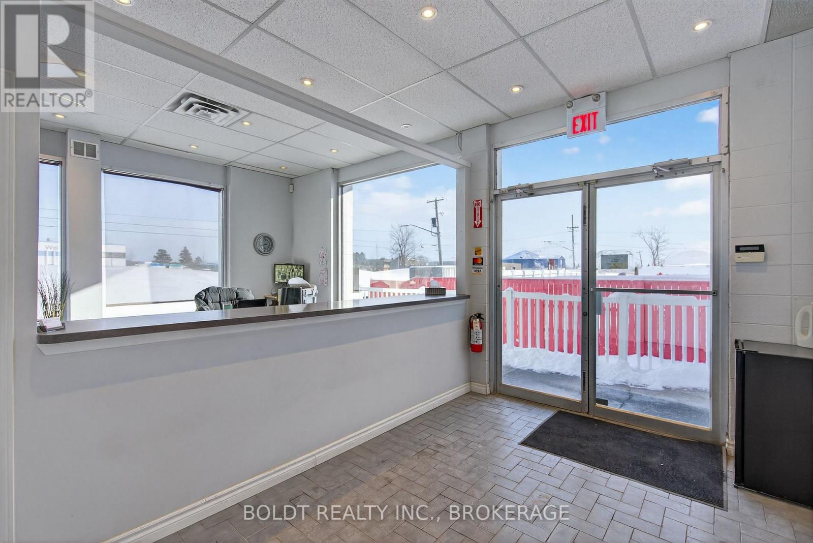 80 Federal Road, Welland, Ontario  L3B 3P2 - Photo 8 - X12808304