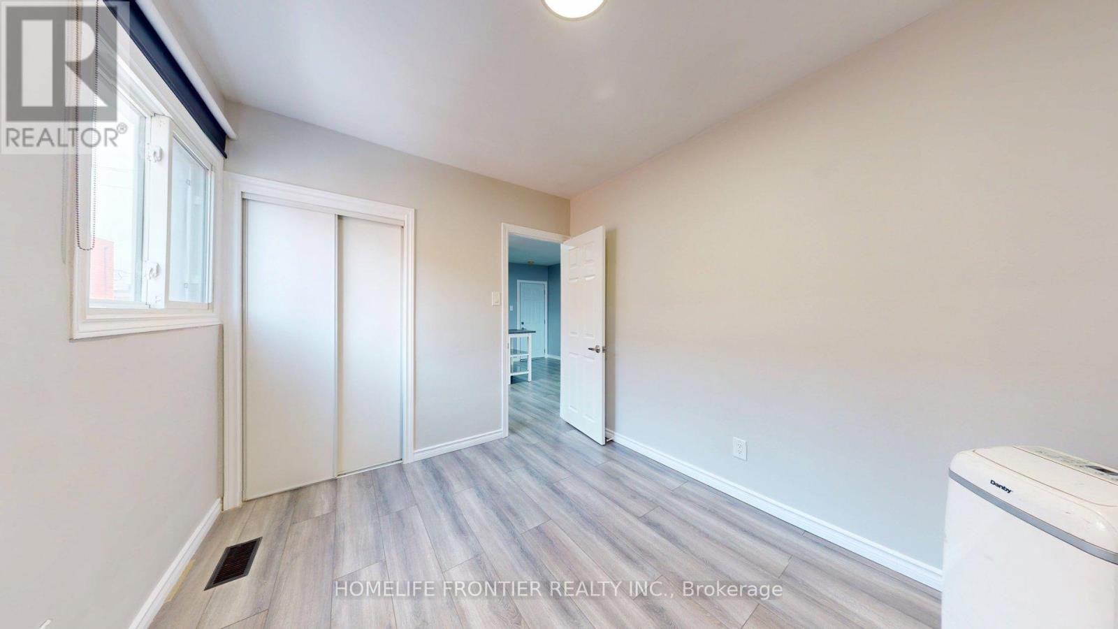 2 (Upper) - 640 Wilson Avenue, Toronto, Ontario  M3K 1E1 - Photo 8 - W12808266