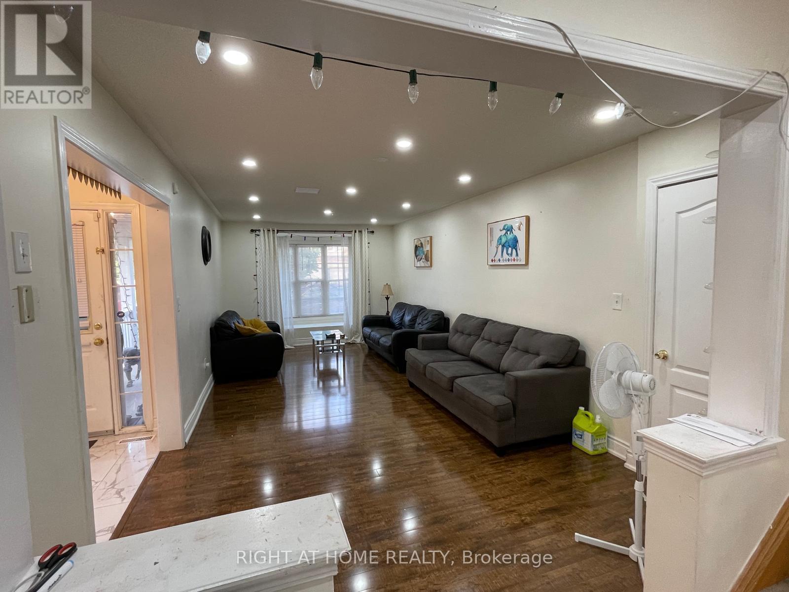 Upper - 235 Brisdale Drive, Brampton, Ontario  L7A 2T3 - Photo 3 - W12808270