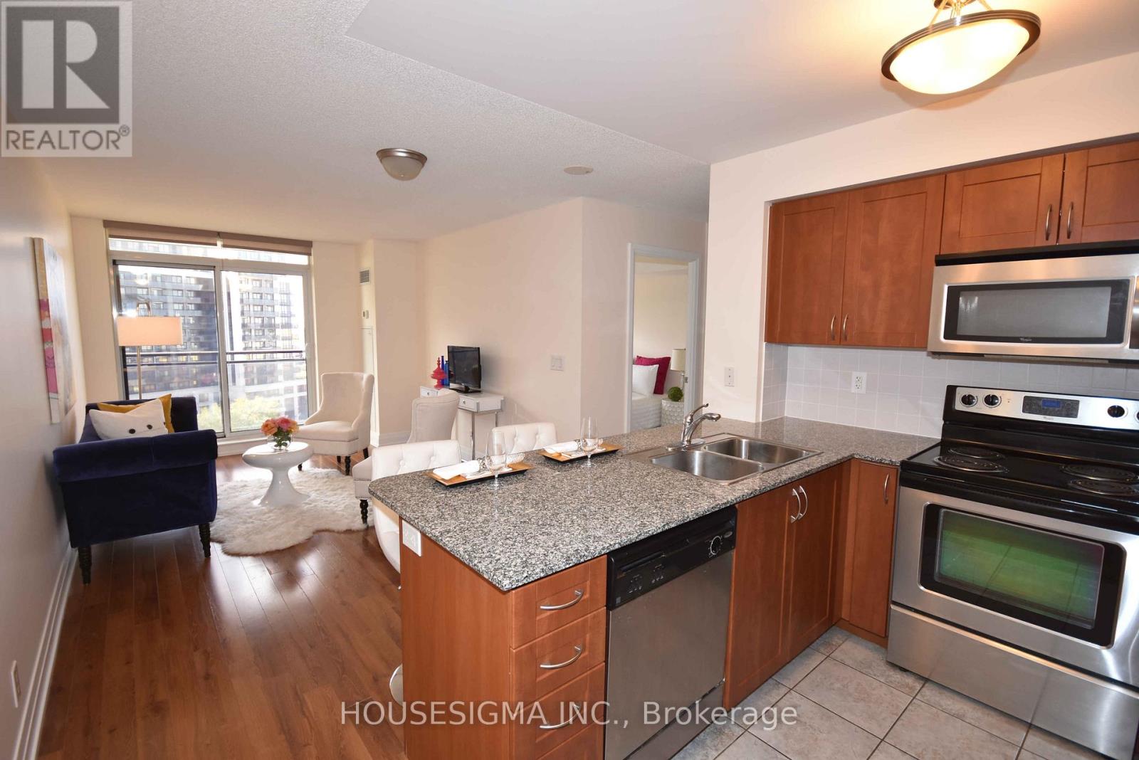 1016 - 1 De Boers Drive, Toronto, Ontario  M3J 0G6 - Photo 3 - W12808280