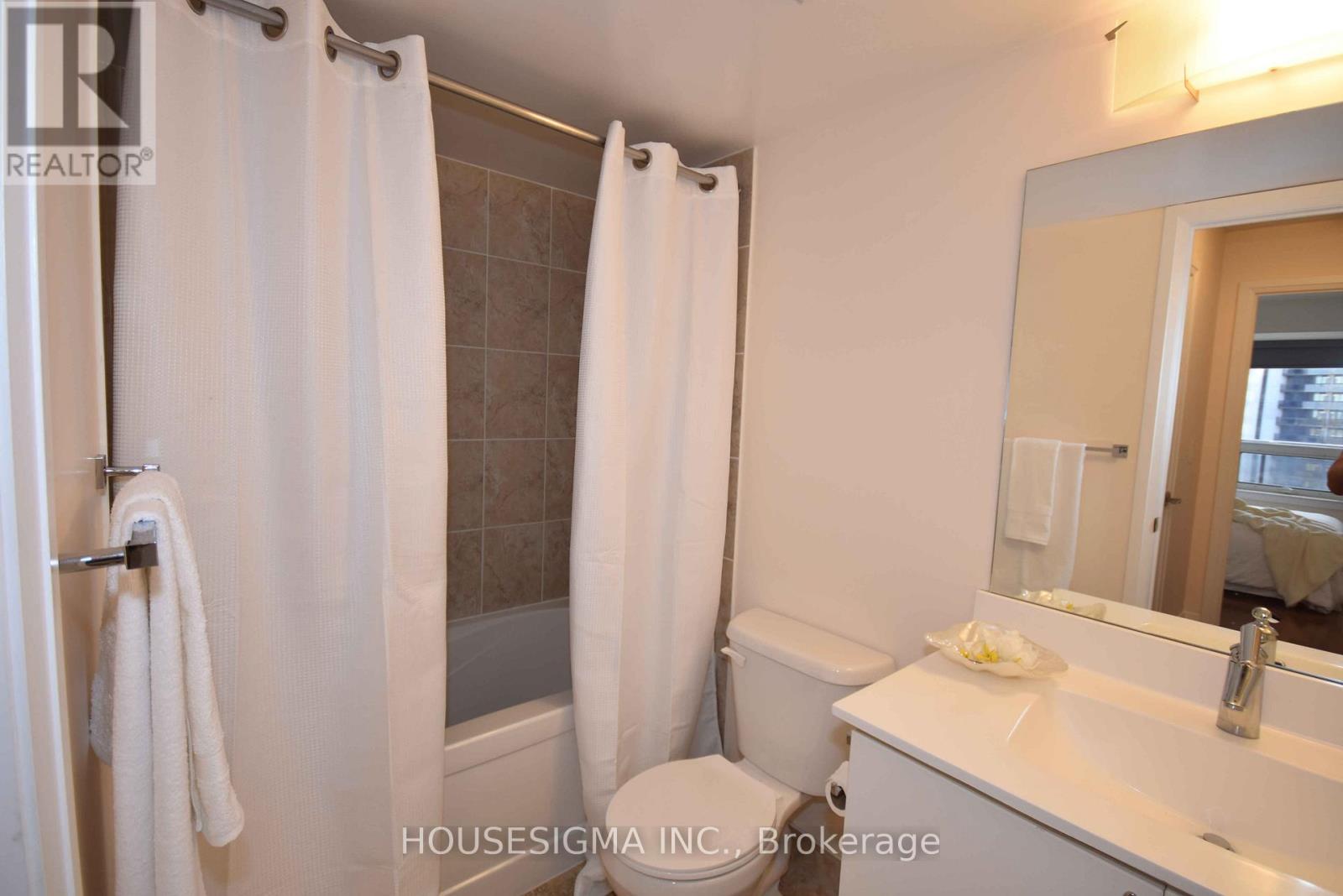 1016 - 1 De Boers Drive, Toronto, Ontario  M3J 0G6 - Photo 6 - W12808280