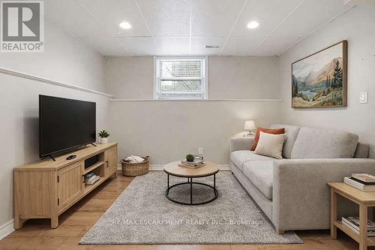 17 Mill Street, Milton, Ontario  L9T 1R7 - Photo 15 - W12808290