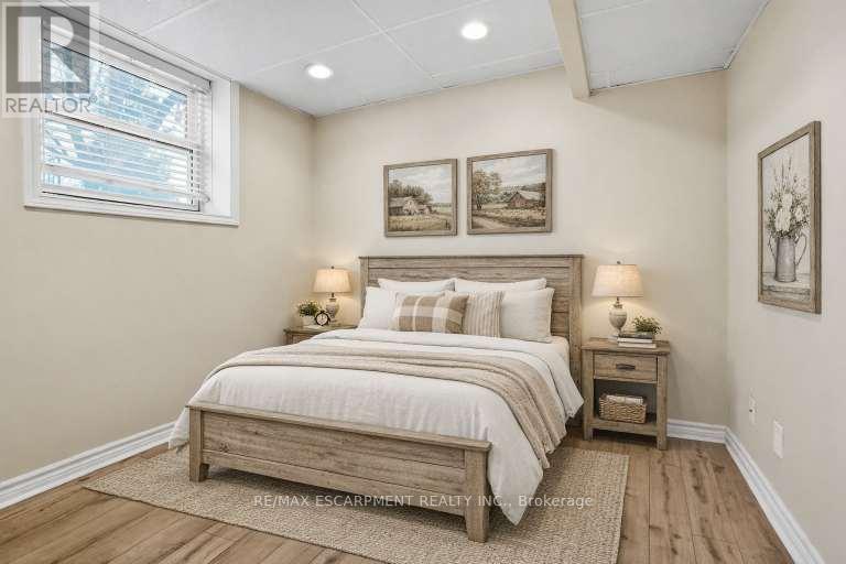 17 Mill Street, Milton, Ontario  L9T 1R7 - Photo 16 - W12808290