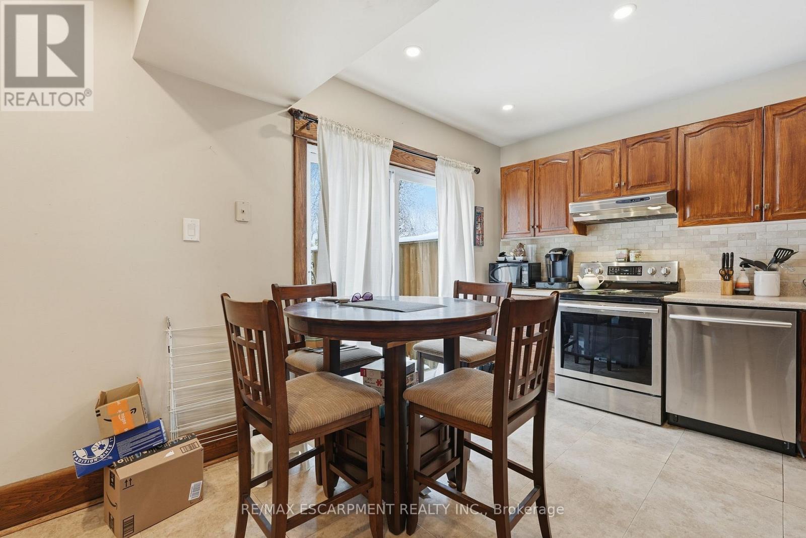 17 Mill Street, Milton, Ontario  L9T 1R7 - Photo 9 - W12808290