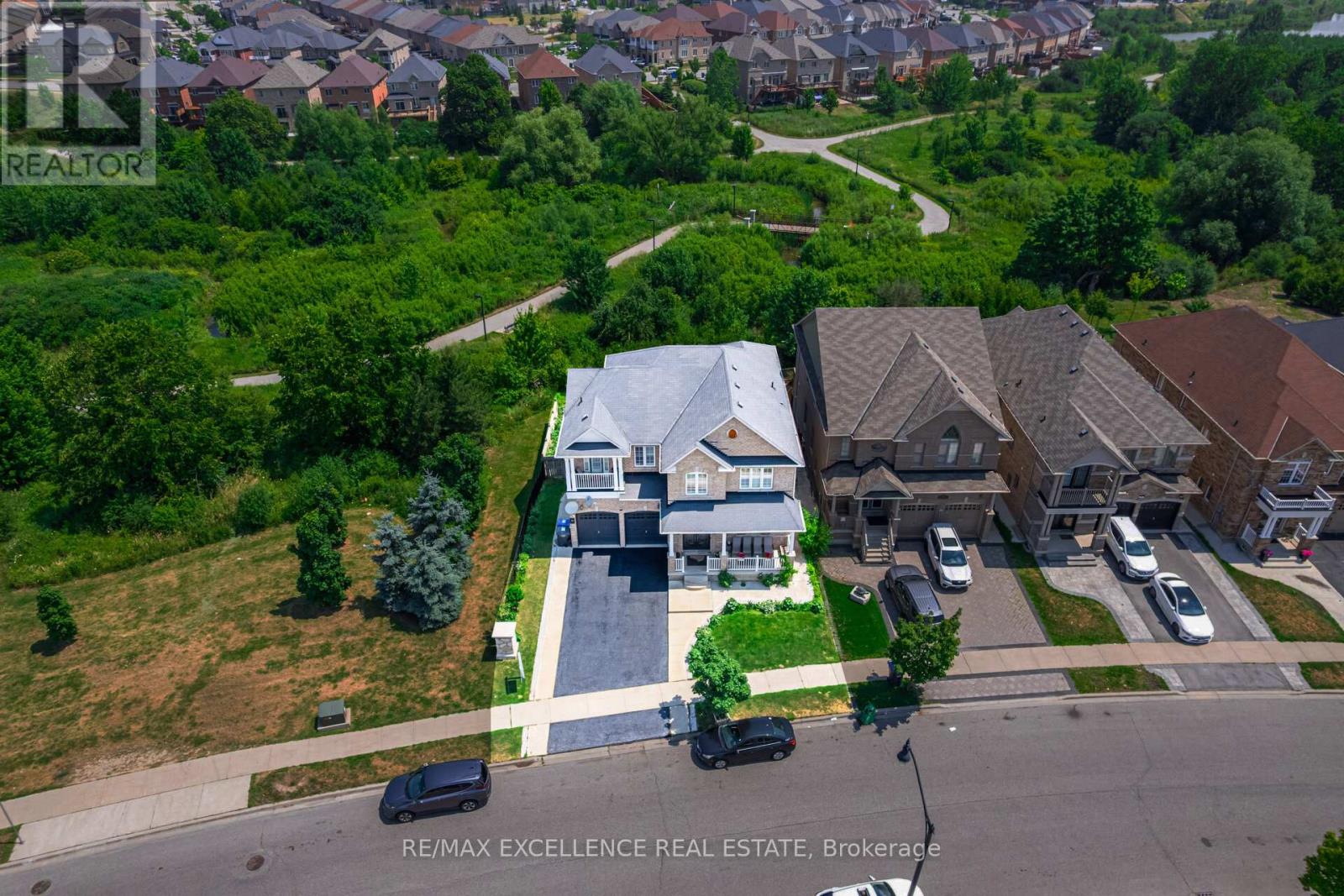 73 Gardenbrooke Trail, Brampton, Ontario  L6P 3J3 - Photo 4 - W12808292