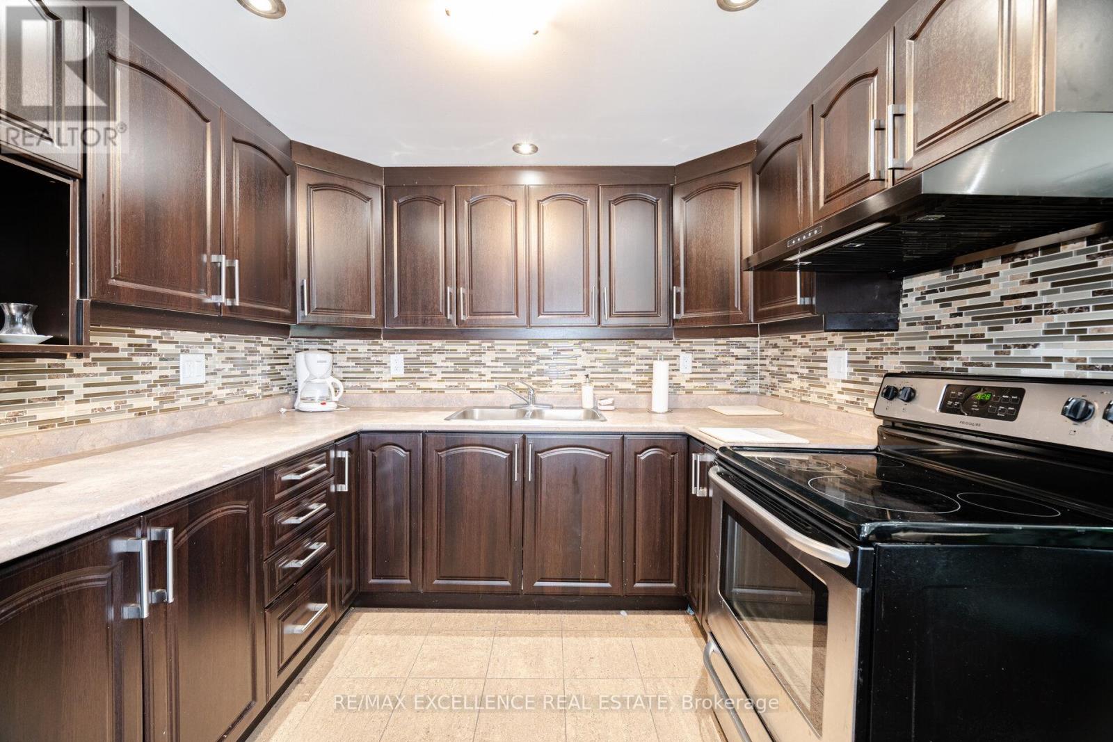 73 Gardenbrooke Trail, Brampton, Ontario  L6P 3J3 - Photo 42 - W12808292