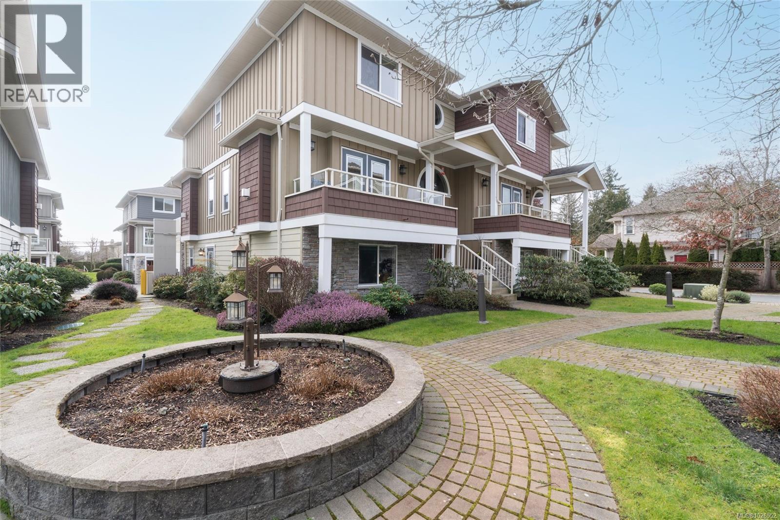 560 Heatherdale Lane, Saanich, British Columbia