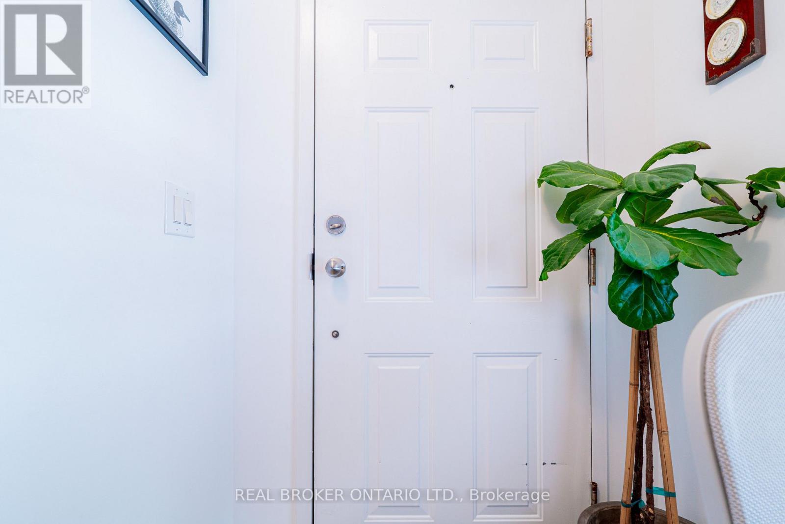 2 - 104 Caledonia Park Road, Toronto, Ontario  M6H 0B1 - Photo 30 - W12781320