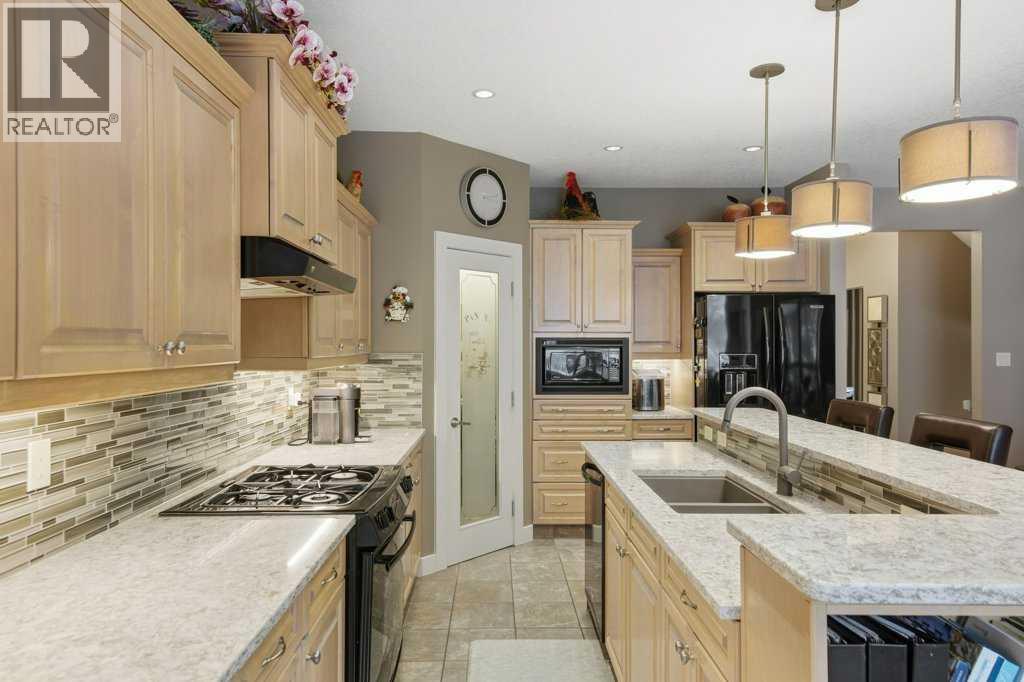 247 St Moritz Drive Sw, Calgary, Alberta  T3H 5Y2 - Photo 8 - A2284470