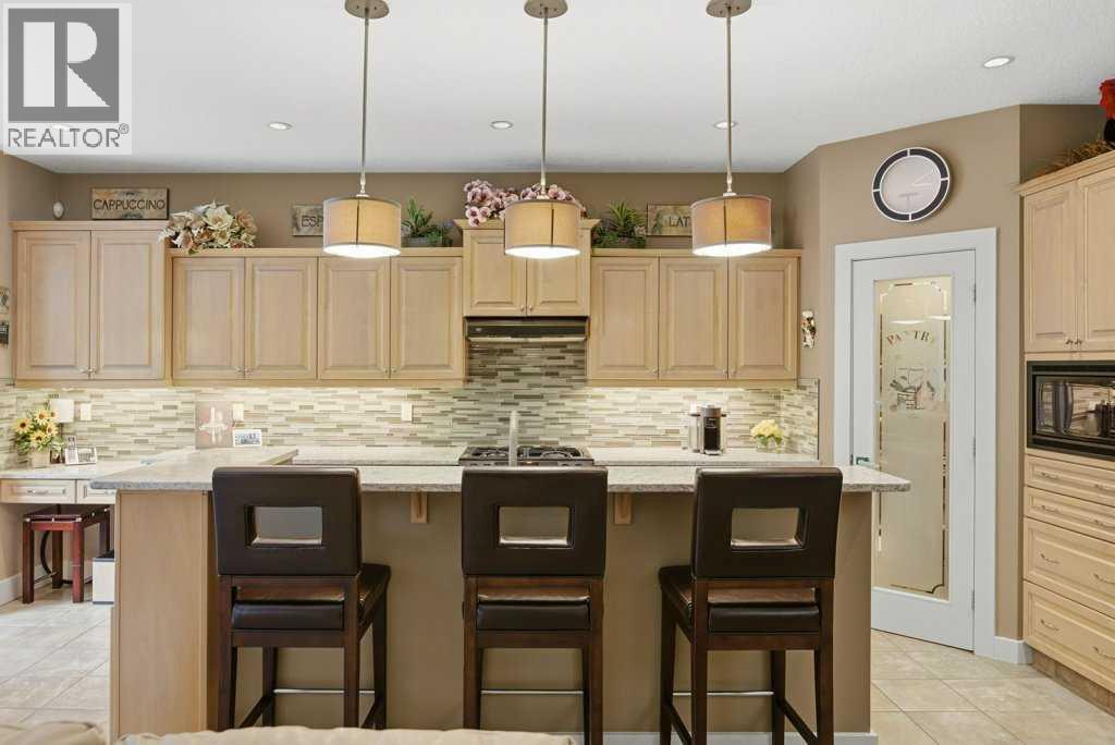 247 St Moritz Drive Sw, Calgary, Alberta  T3H 5Y2 - Photo 5 - A2284470