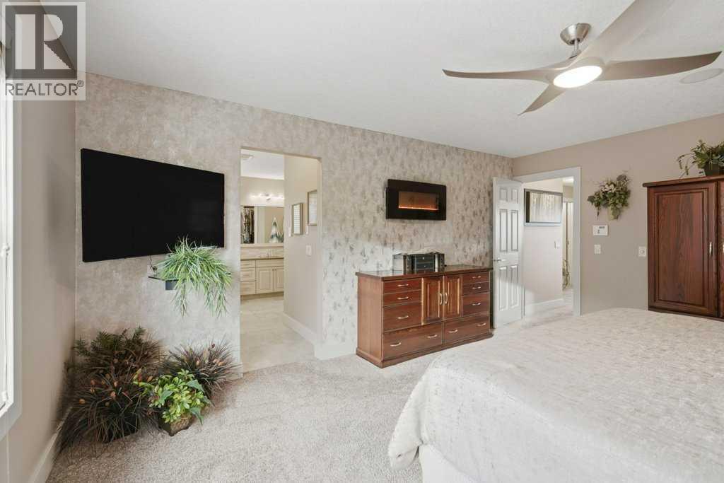 247 St Moritz Drive Sw, Calgary, Alberta  T3H 5Y2 - Photo 21 - A2284470