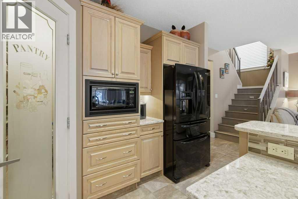 247 St Moritz Drive Sw, Calgary, Alberta  T3H 5Y2 - Photo 9 - A2284470