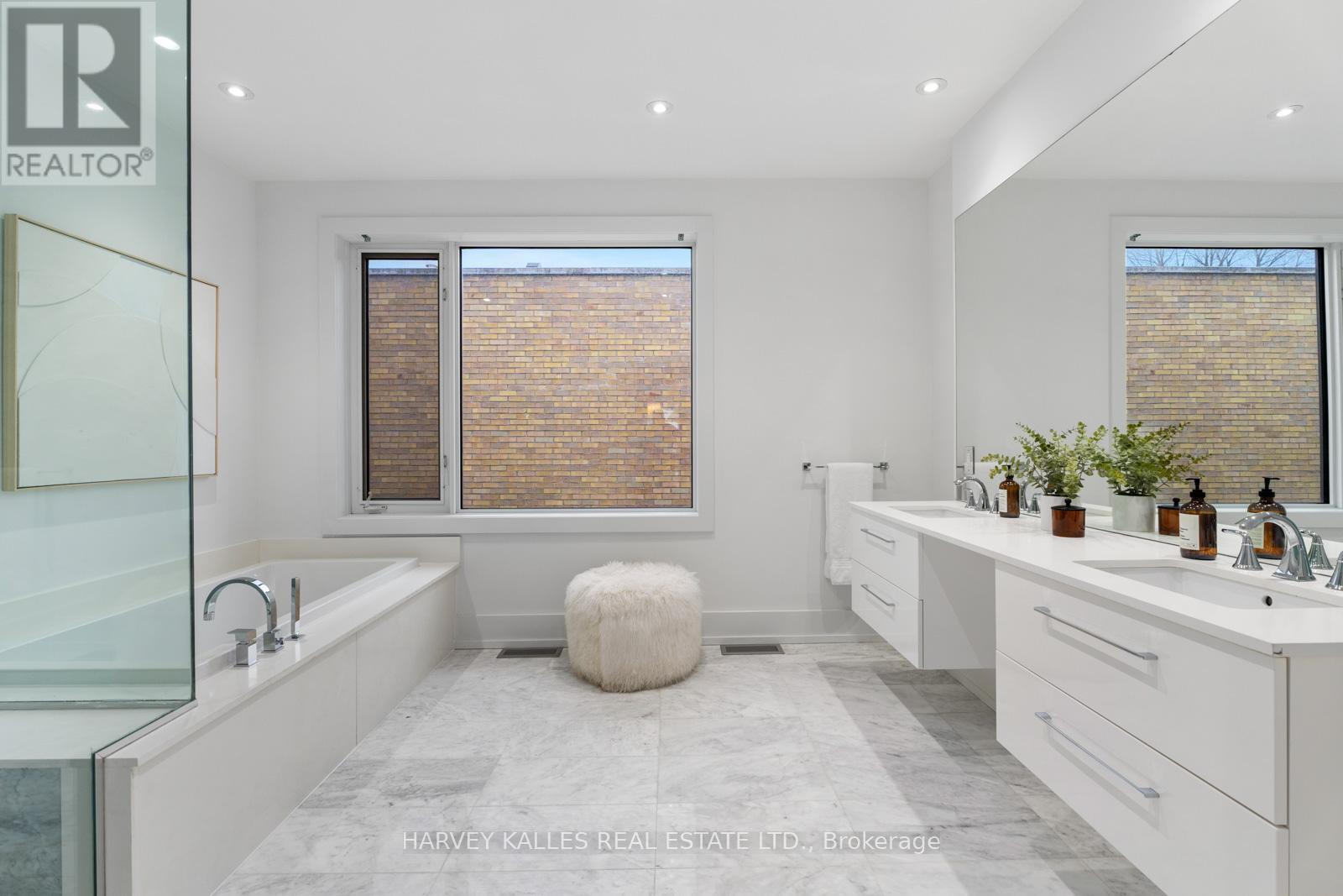 5a Sylvan Avenue, Toronto, Ontario  M6H 1G2 - Photo 18 - C12807864